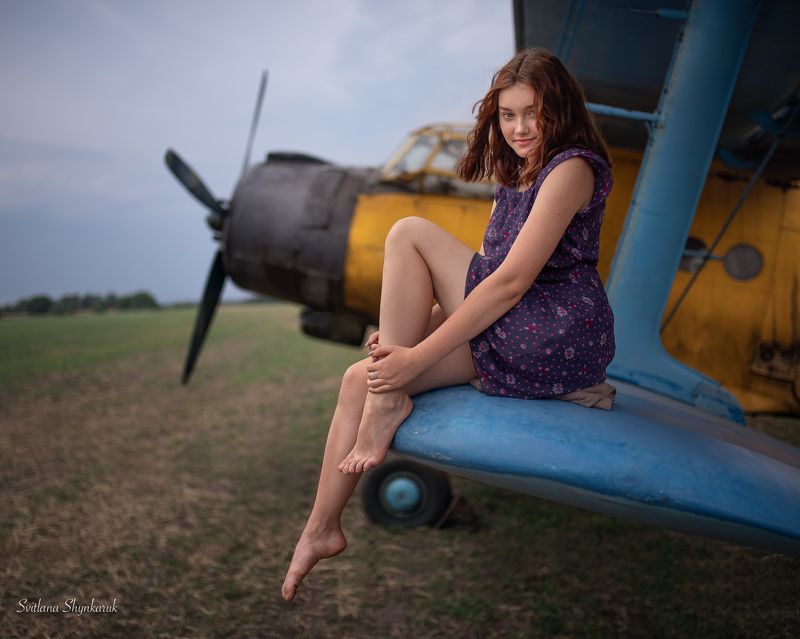 portrait, fragile, natural beauty, female portrait, emotion, airplane Enjoying the moment фото превью