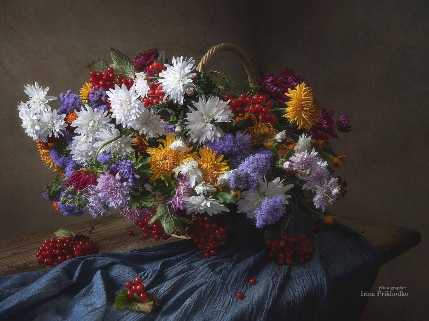 натюрморт, осень, цветы, корзина, калина, Ирина Приходько