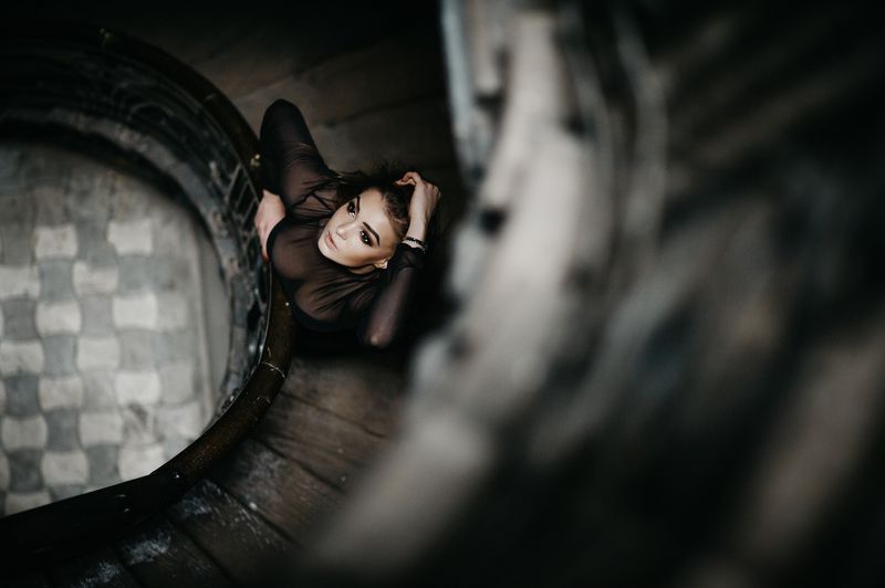 женский портрет В поисках света фото превью