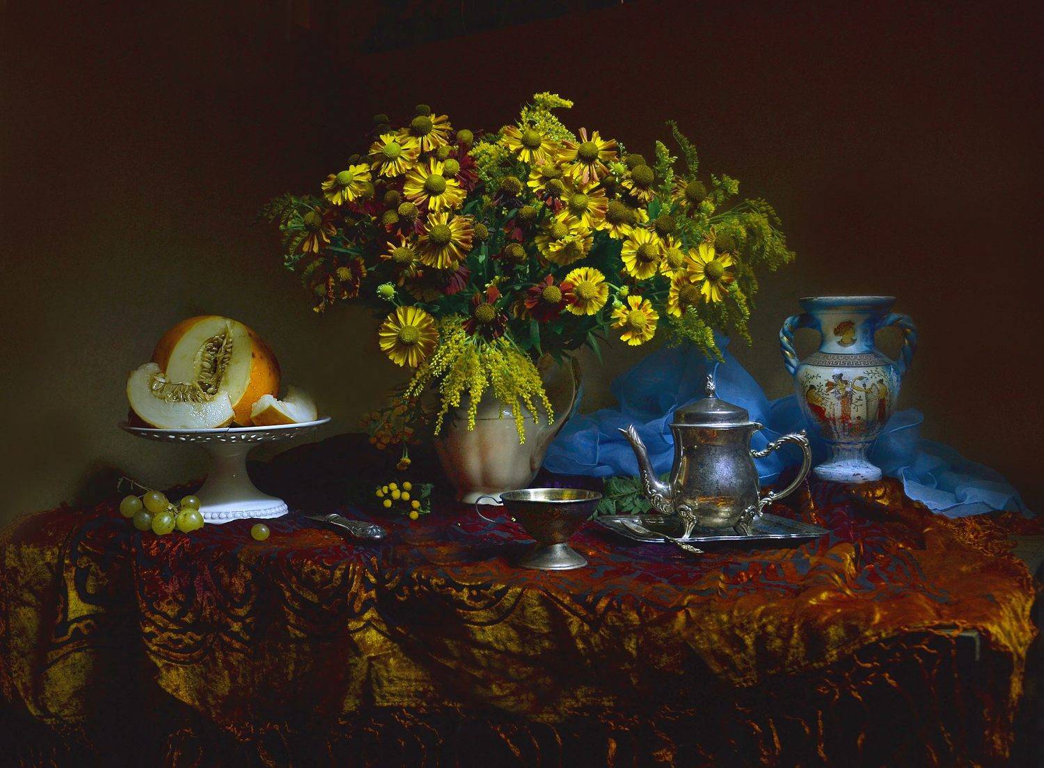 still life, натюрморт, цветы, фото натюрморт,  осень, октябрь, дыня,  фарфор, кофейник, настроение, Колова Валентина