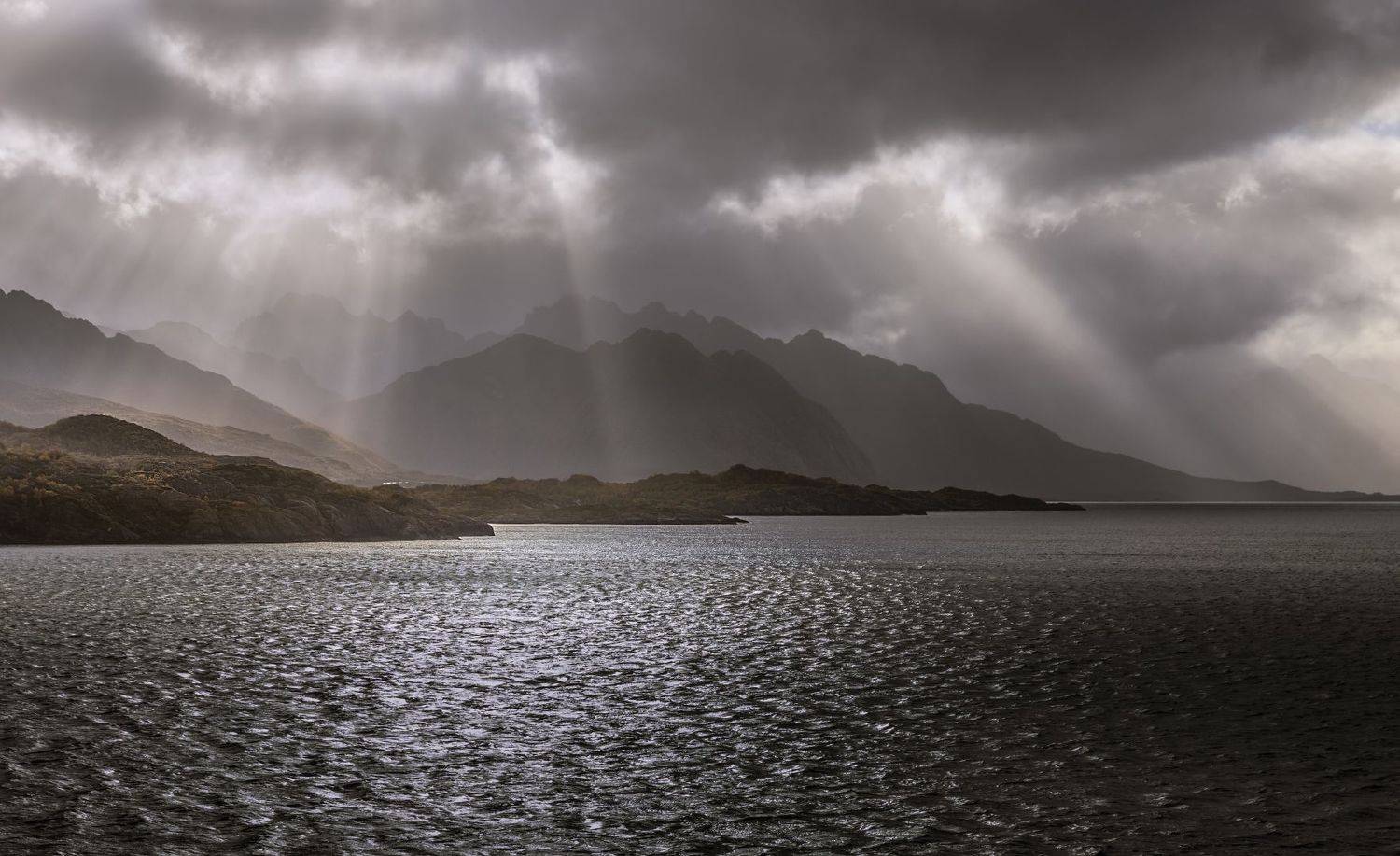 лофотены, норвегия, горы, камни, море, облака, свет, солнце, лучи,, Марат Макс.