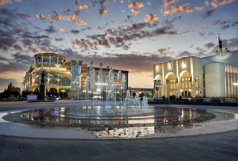 город, архитектура,  курск, вечер, здание, фонтан Театральная площадь фото превью