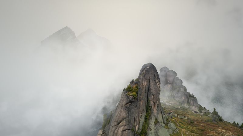 природа, пейзаж, горы, саян, слоники, звездный, сибирь, красноярский край, скалы Скальный массив «Слоники» фото превью