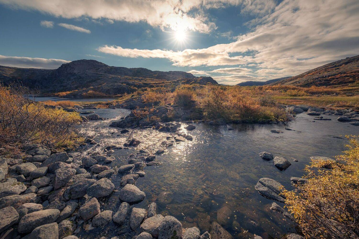 осень, ручей, водопад, вода, сопки, скалы, камни, деревья, желтый, золотой, сентябрь, пейзаж, природа, путешествие, заполярье, териберка, Андрей Чиж