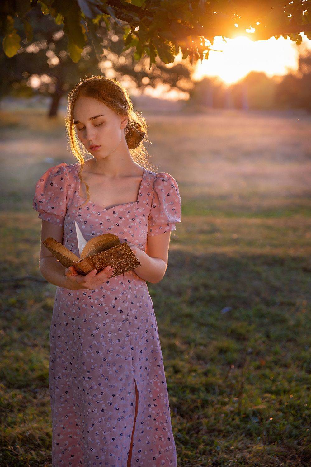 Девушка с книгой, Регина Гущина