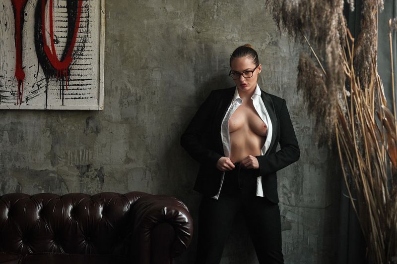 Office girl фото превью