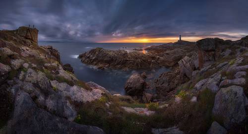 The barnacles, the lighthouse and the sea