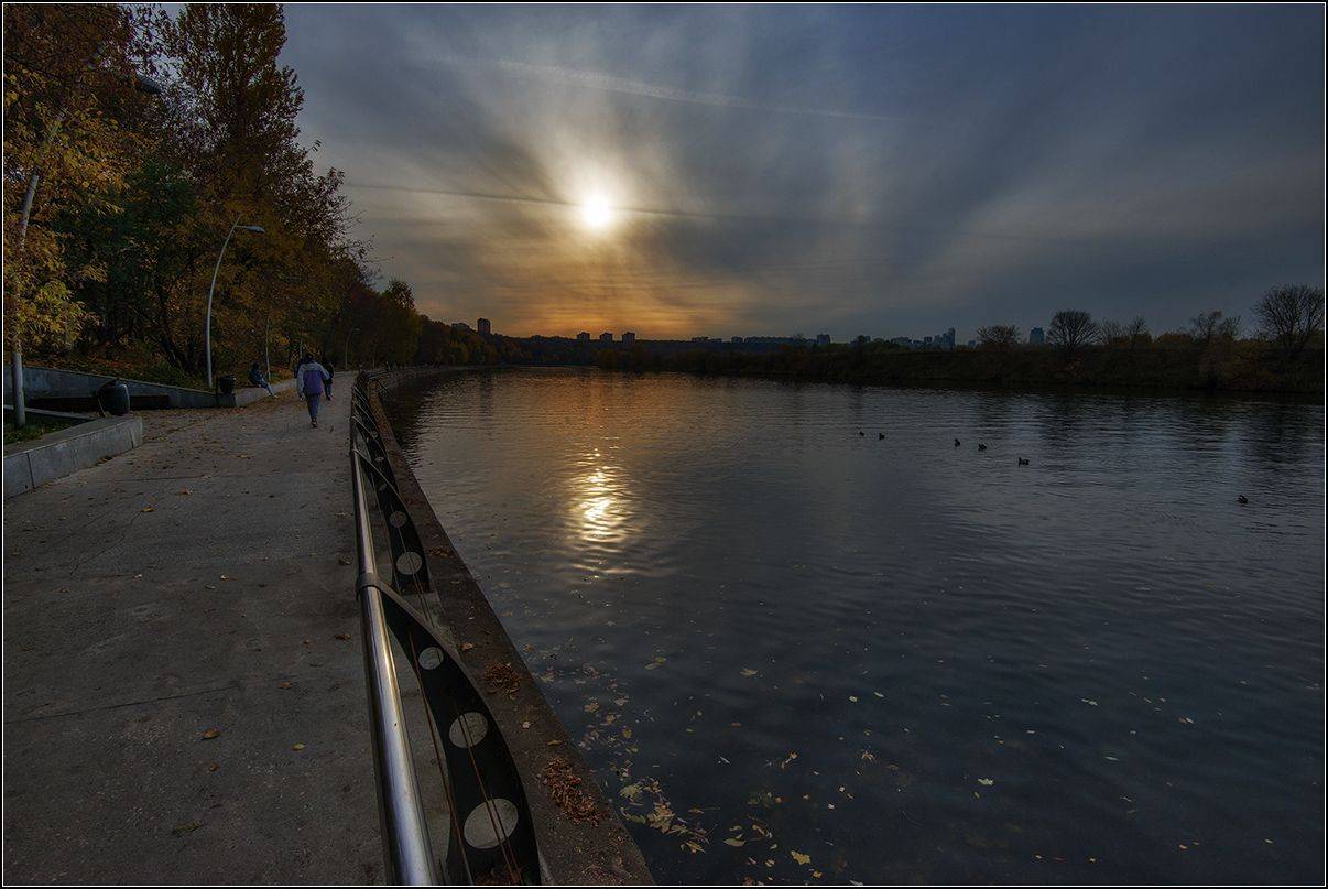 москва, вечер, набережная, река, солнце, отражение, АНАТОЛИЙ ДОВЫДЕНКО