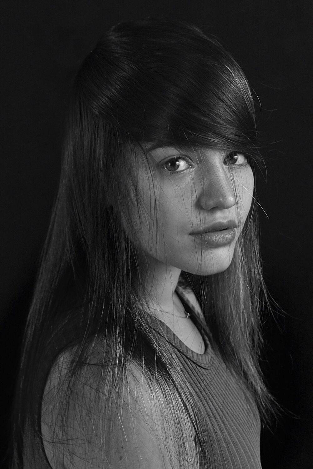 девушка, портрет, глаза, взгляд, волосы, апатиты, Николай Смоляк