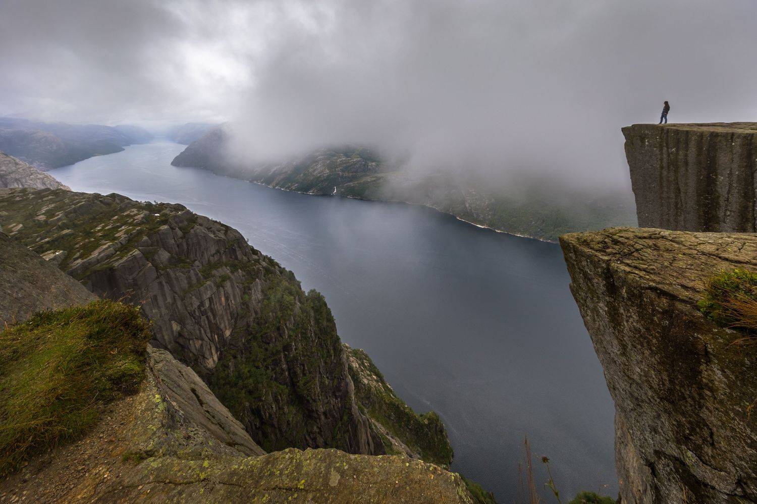 норвегия, прекестулен, скала, пропасть, утёс, люсе-фьорд,  человек,, Марат Макс.