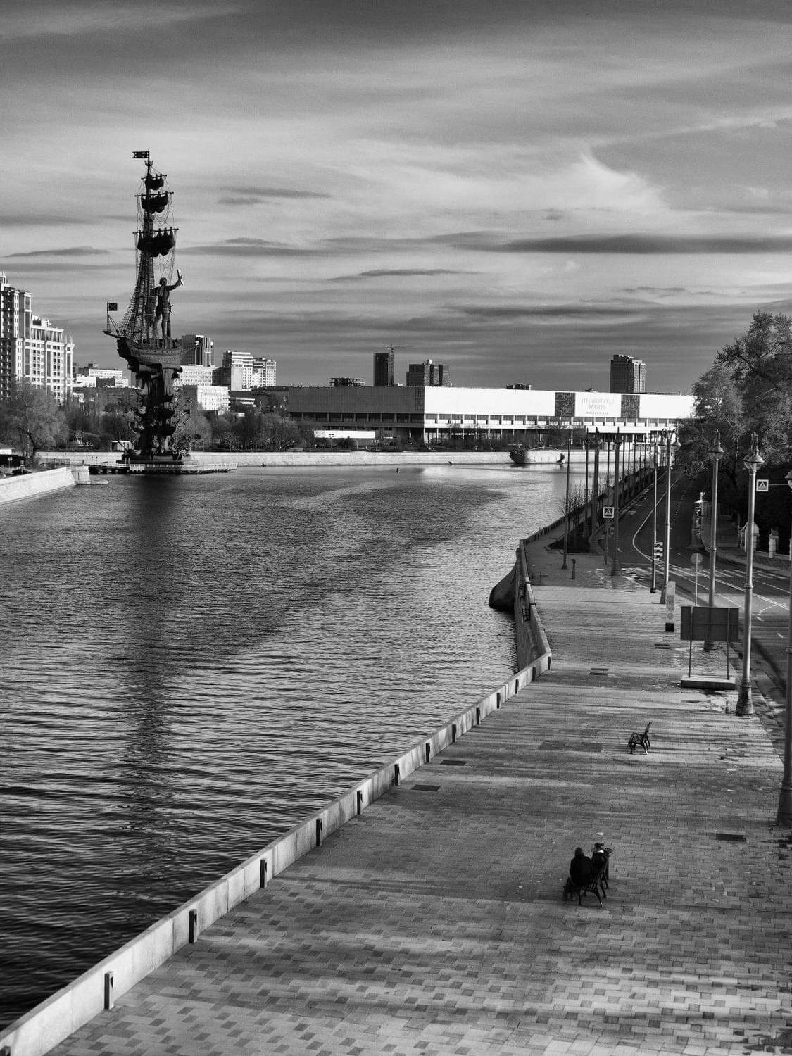 black and white, monochrome, city, loneliness, time, Elena Beregatnova
