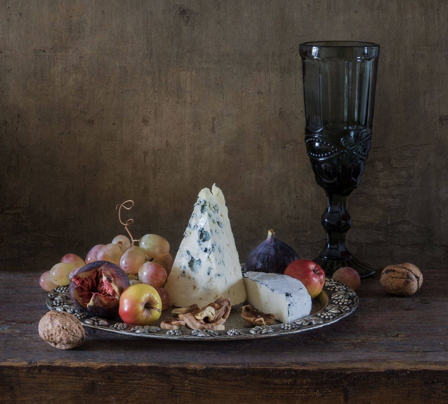 сыр, виноград, орехи, инжир, бокал,, Галина Тришина