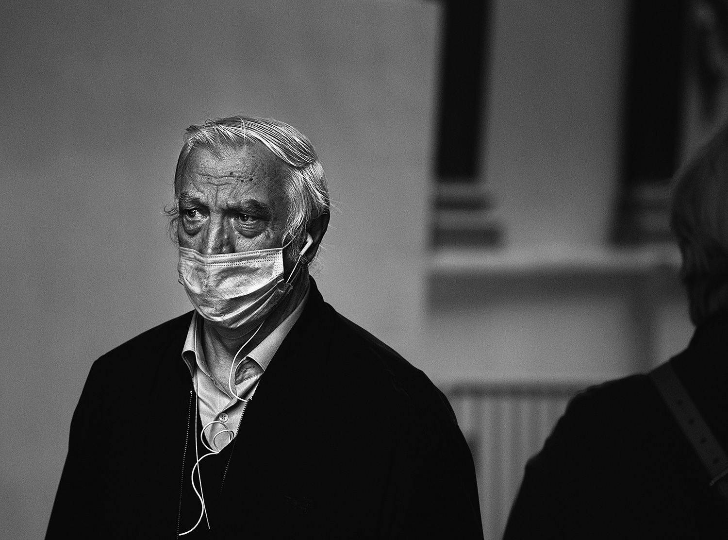 чб фото уличный портрет, жанровый мужской  портрет; город, люди;, Vera Trandina