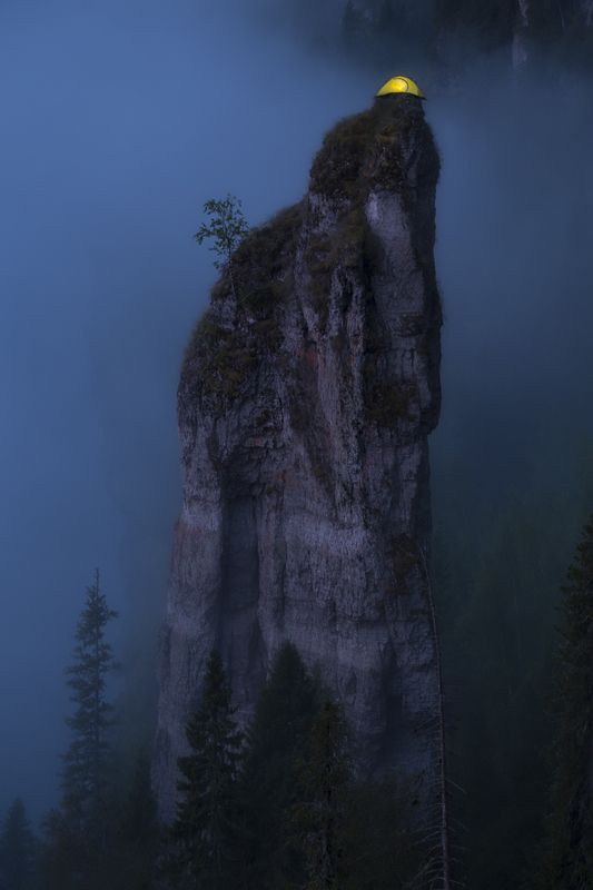 урал, скала, туман, палатка, альпинизм, скалолазание Приют на скале фото превью