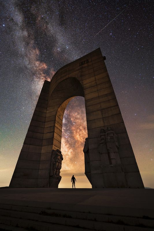 The Milky Way arch, through the arch of liberty, Troyan, Bulgaria фото превью