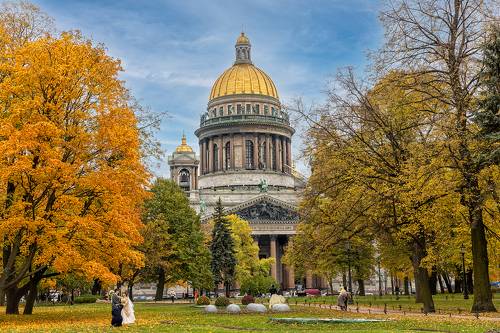Исаакиевский Собор в осеннем убранстве