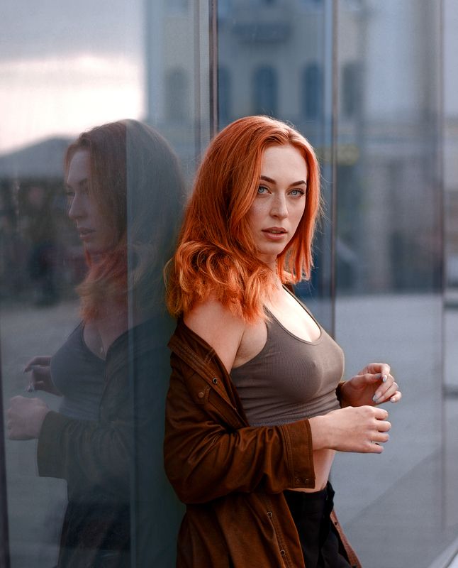 portrait of beautiful ukrainian girl at golden houre / nikon Ginger sunset фото превью