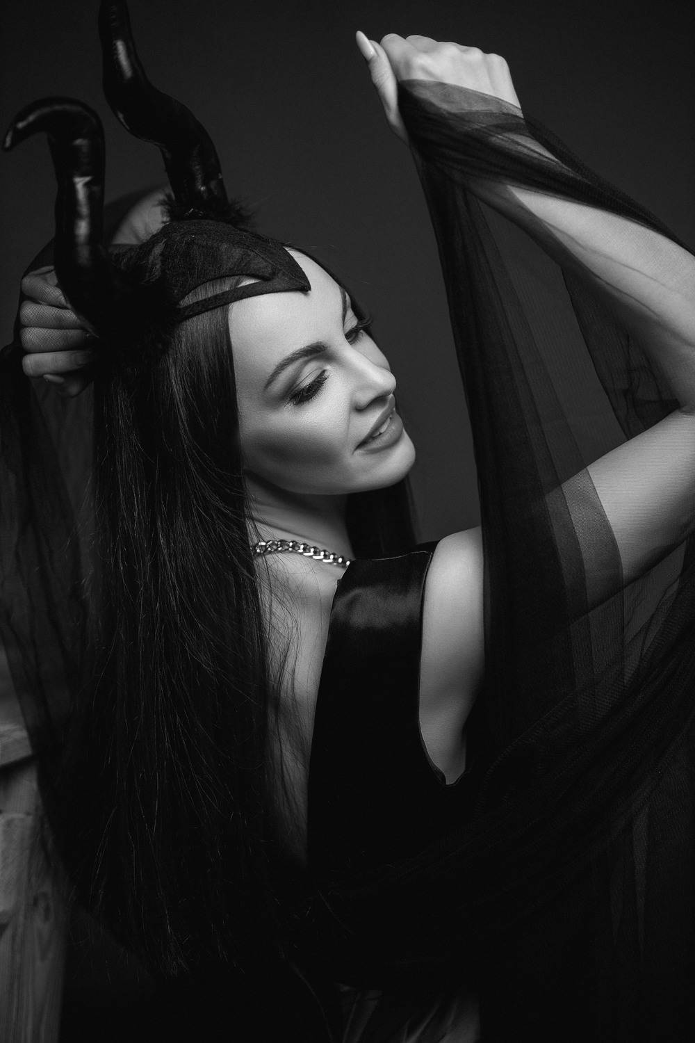 девушка, модель, портрет, фотосессия, студия, макияж, гламур, girl, model, modeling, portrait, make-up, творческий портрет, женский портрет, woman, young woman, glamour, постановка, постановочная фотография, fashion,чб, bw, black and white, artphoto, Владимир Васильев