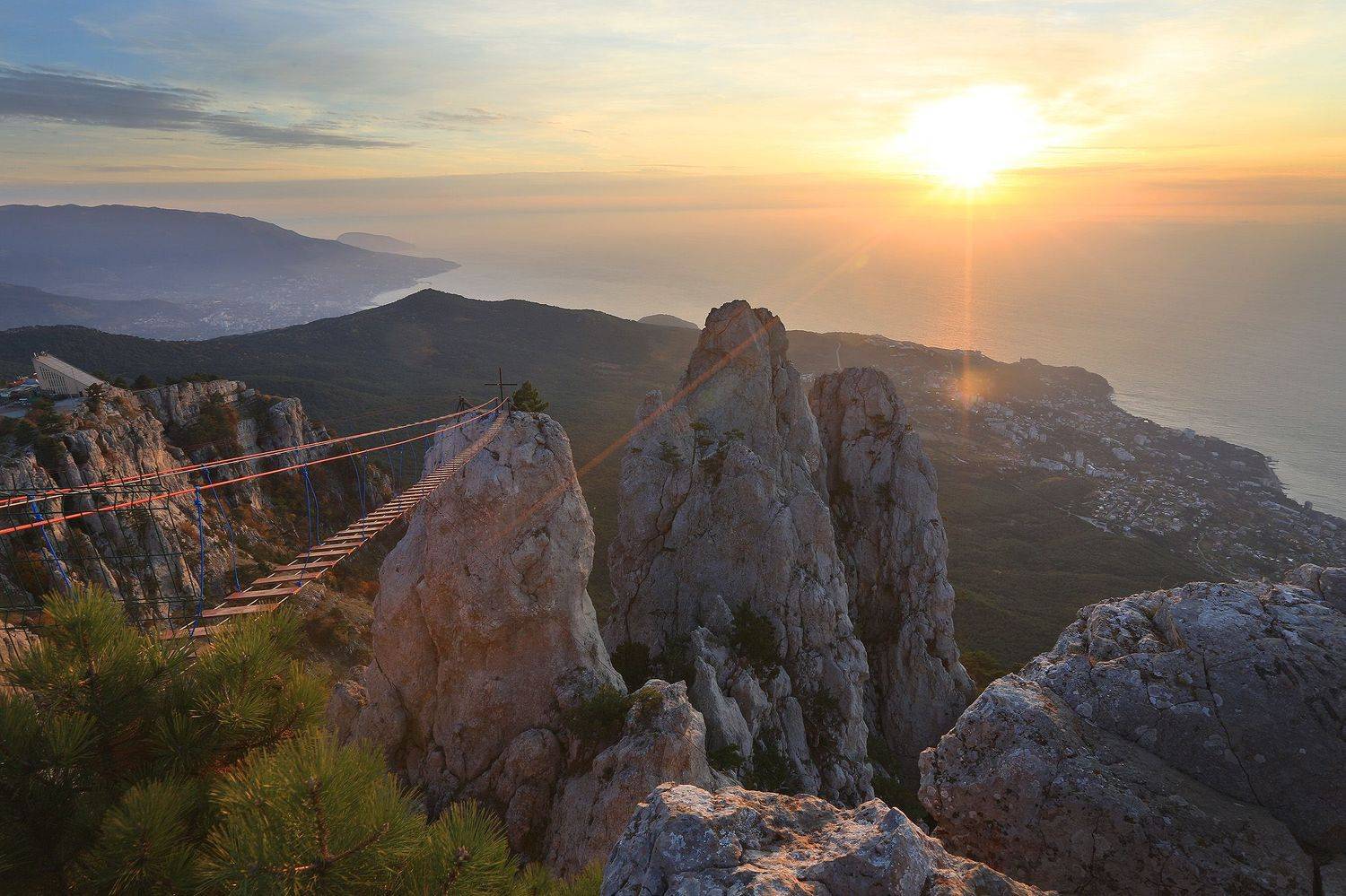ай-петри, зубцы ай-петри, мартьян, весна на ай-петри, могаби, черное море, ялта, крым, крымские пейзажи, ялтинский залив, аю-даг, Serge Titov