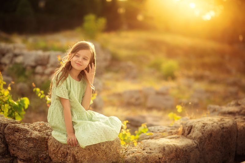 Херсонес, развалины, девочка, лето Солнце в волосах фото превью