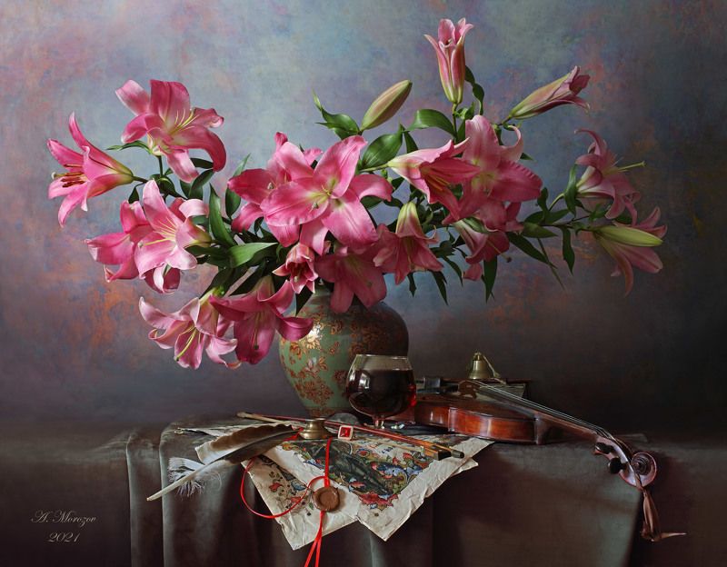 цветы, лилии, букет, скрипка, музыка Натюрморт со скрипко и лилиями фото превью