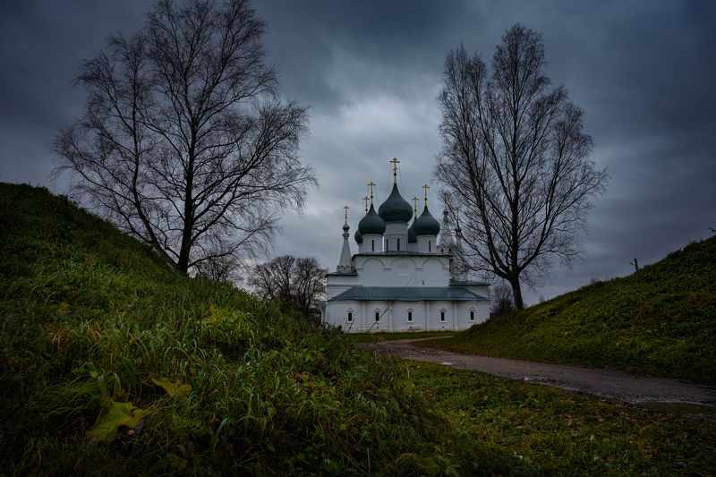 Пасмурный вечер фото превью