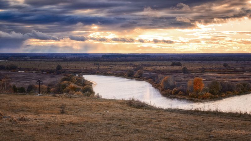 закат, осень, крест. Краски осени. фото превью