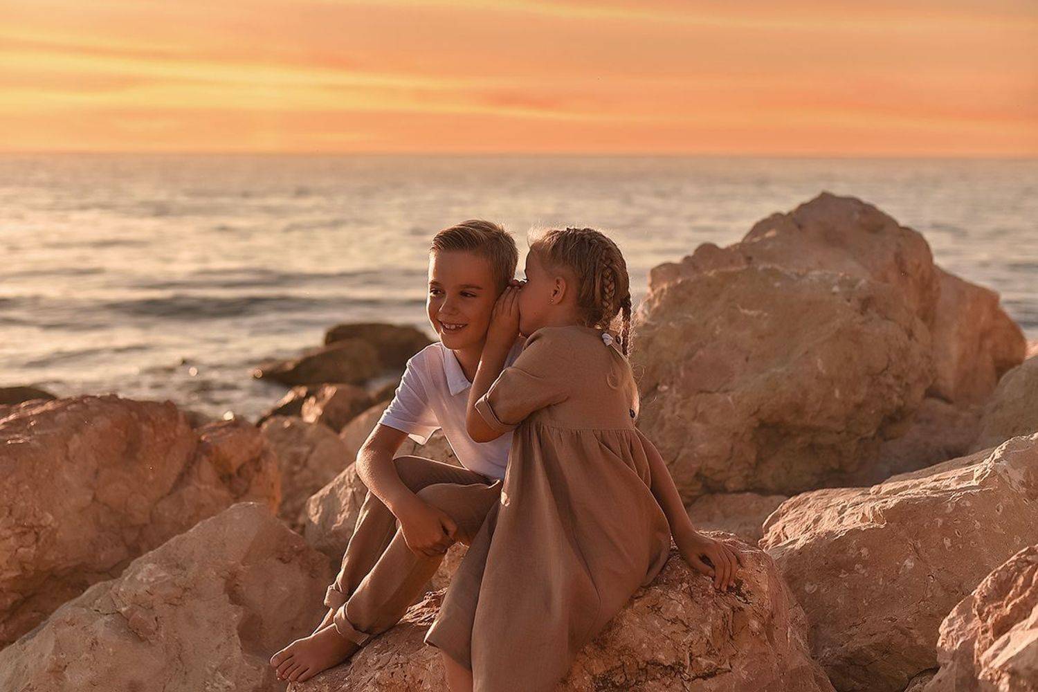 дети, у моря, закат, лето, летние прогулки, морской закат, брат и сестра, Светлана Леонова