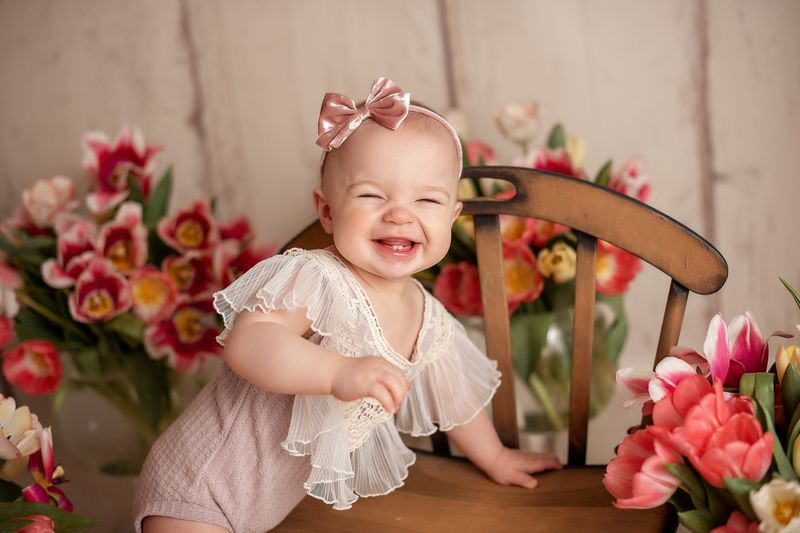 дети смех цветы улыбка счастье  фото превью