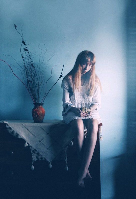 Elena with scull фото превью