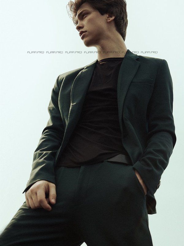 two yellow boots фото превью