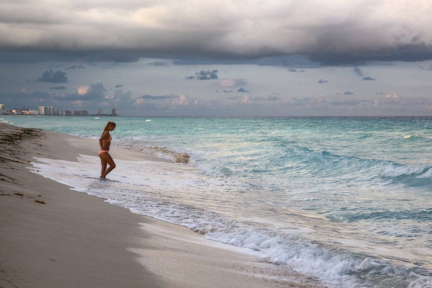 девушка, пляж, море, тучи, канкун, мексика, Георгий Машковцев