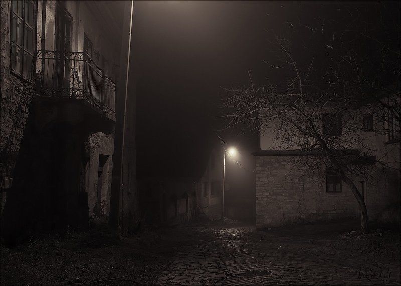 Ночью в каменном городе фото превью