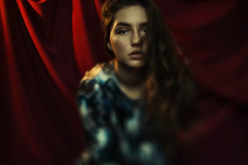 Красная штора, Портрет, Псевдотилт, Тилт  фото превью