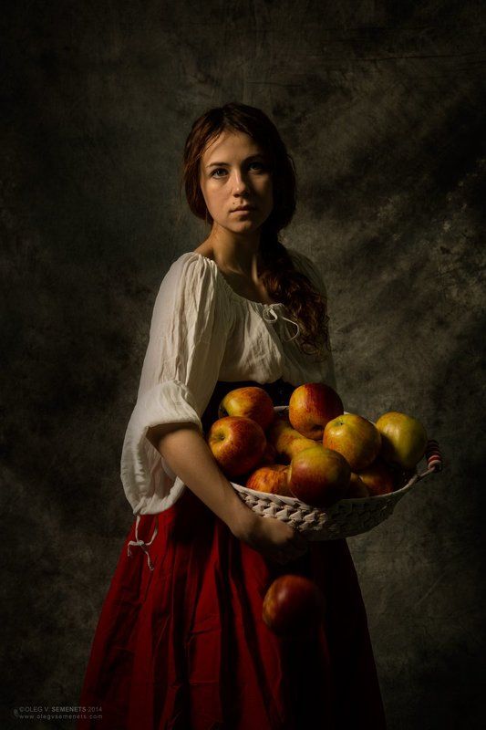 Girl drops the apple фото превью