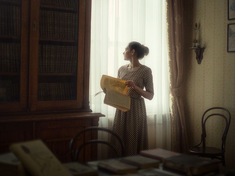 девушка, винтаж, ретро, книги, библиотека, платье В библиотеке фото превью