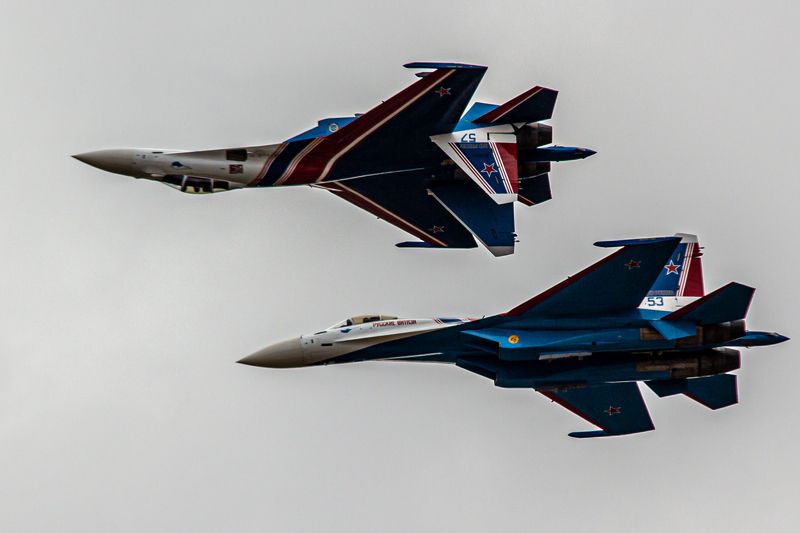 самолет, облака, истребитель, СУ, МИГ, скорость, истребители, вооружение, россия, ВВС, самолеты, гром Зеркало фото превью