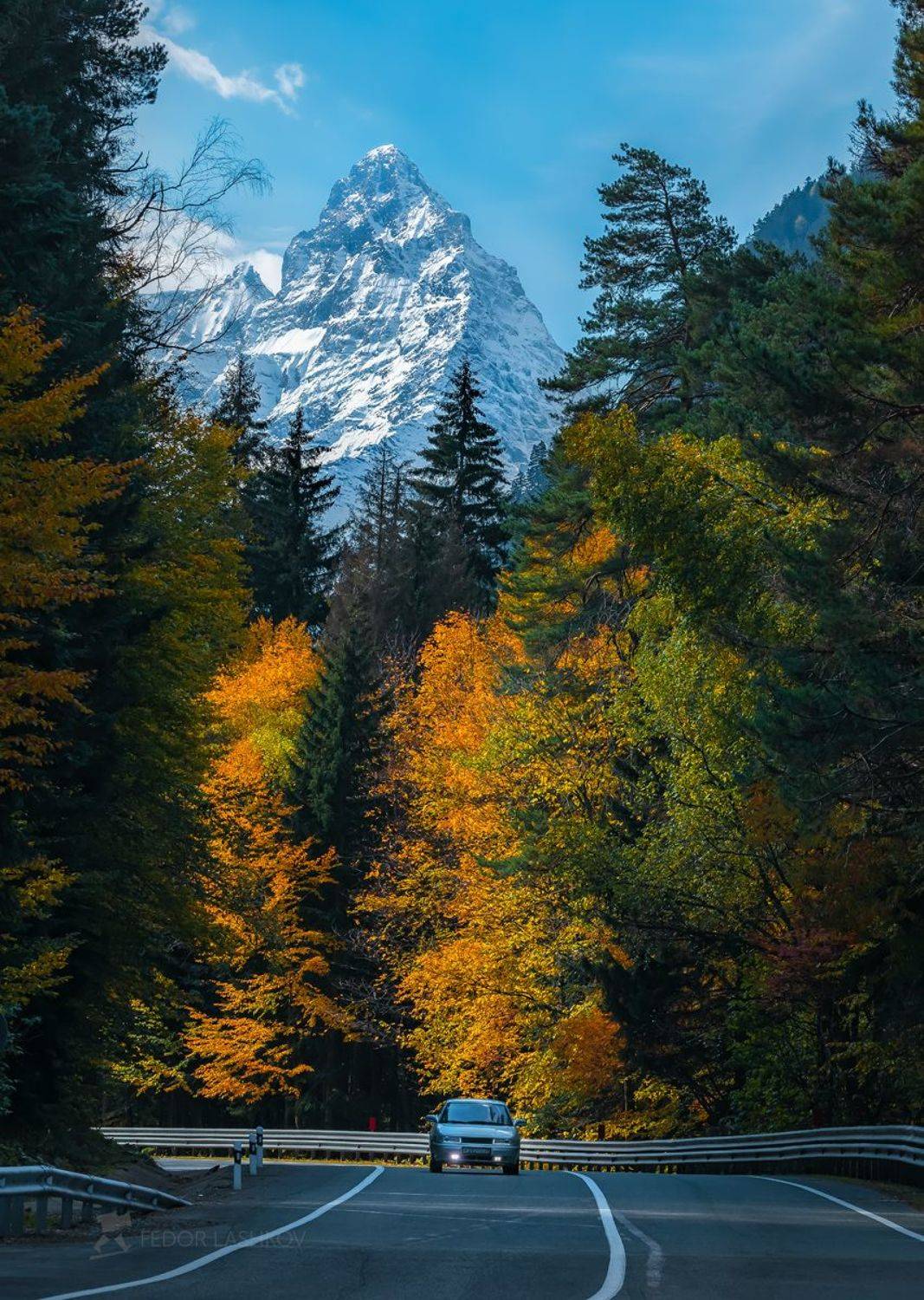 гора, домбай, днём, дорога, машина, путешествие, белалакая, вершина, домбай, курорт, дорожное, лес, осень, осенний,, Лашков Фёдор