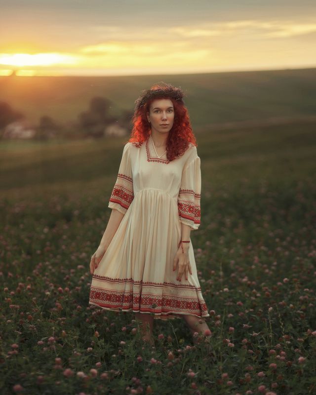 Закат на холме фото превью