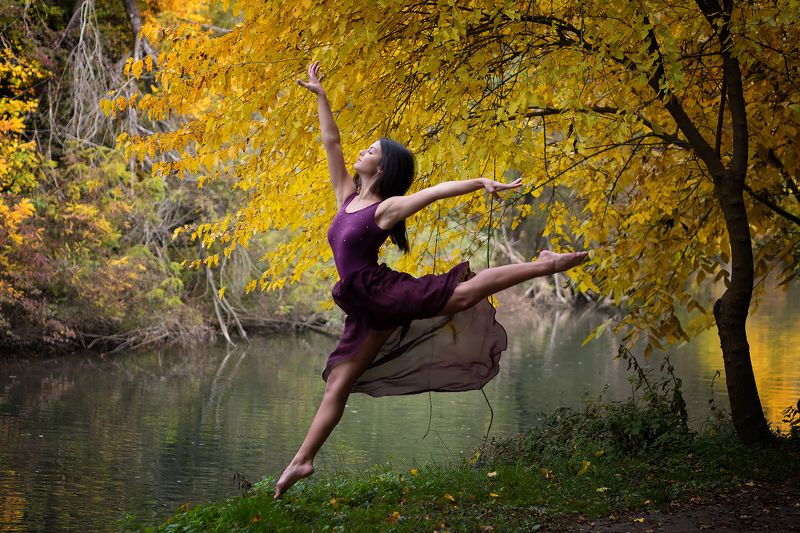 Осенний танец фото превью