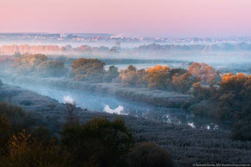 Туманный рассвет на озере Круглое