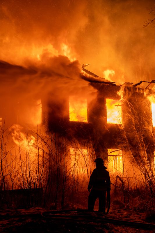 огонь, пожарные, emergency, help, save, мчс, fire, firefighter, rescue, rescuers, спасатели, дым, работа, brave, nightlight Night fire фото превью