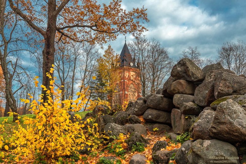 город, архитектура, город пушкин, царское село, пейзажный парк ,александровский парк ,павильон шапель, пригороды петербурга, золотая осень,nikon Осенний замок Шапель фото превью