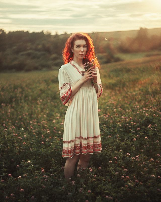 Девушка с клевером фото превью