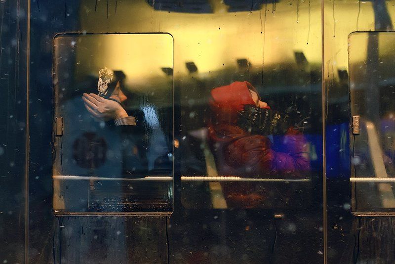 The bus window фото превью