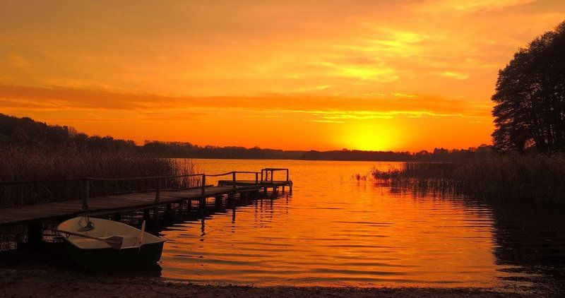 У озера ... фото превью