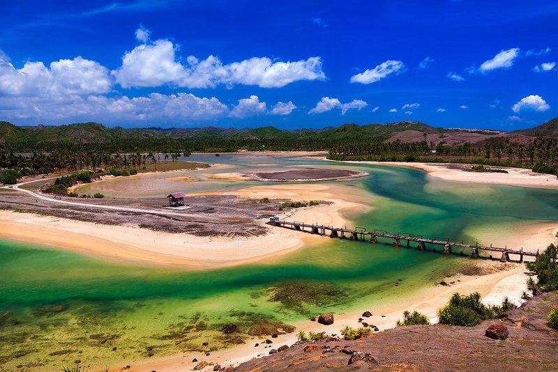 Морское побережье острова Ломбок, Индонезия. фото превью