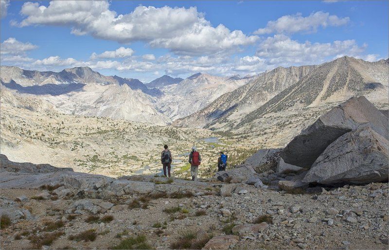 Мир перед ними фото превью