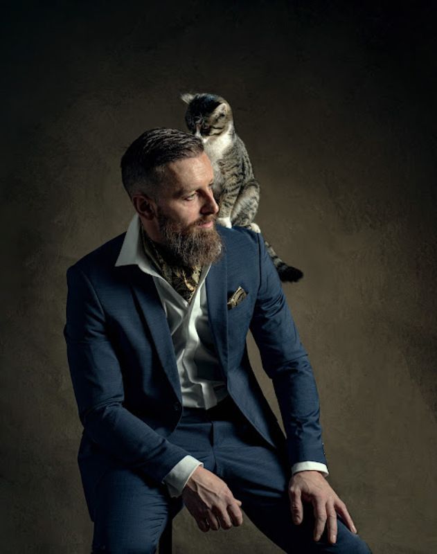 portrait, man. photo cat portrait of a man with a cat 2 фото превью