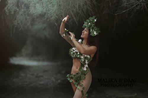 Дриада прекрасные лесные нимфы, духи деревьев.